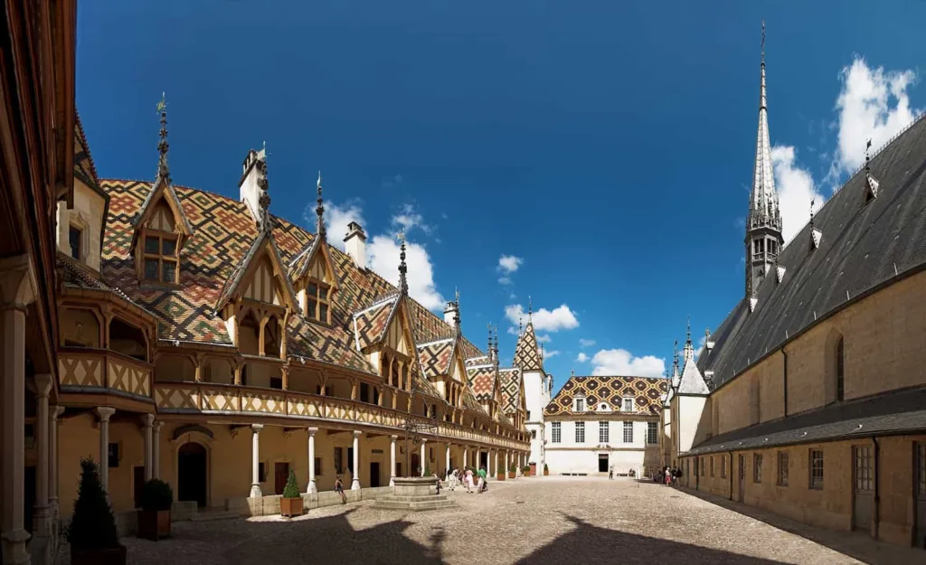 Photo d'une partie des hospices de Beaune, un des emblèmes de la région bourguignonne.