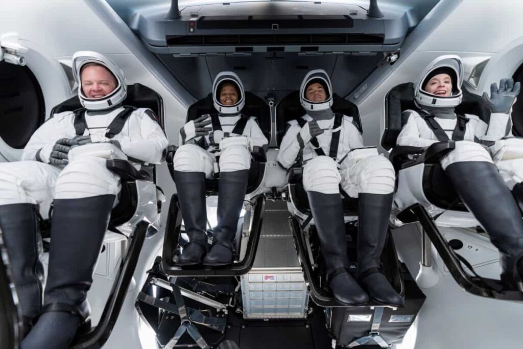 L'équipage de la mission Inspiration 4, dans la capsule Crew Dragon de SpaceX