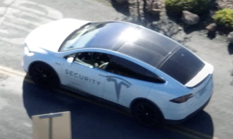Images exclusives en France de la patrouille de l’usine Tesla