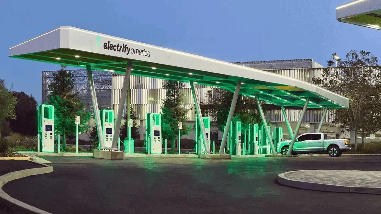Photo d'une infrastructure de recharge Electrify America