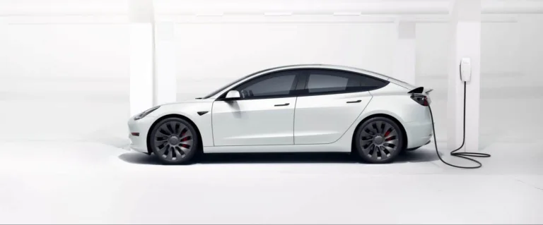 Comment charger facilement sa Tesla Model 3 ?