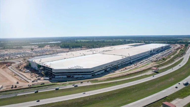 Gigafactory Berlin : Actualités, Les origines, le but et les batteries