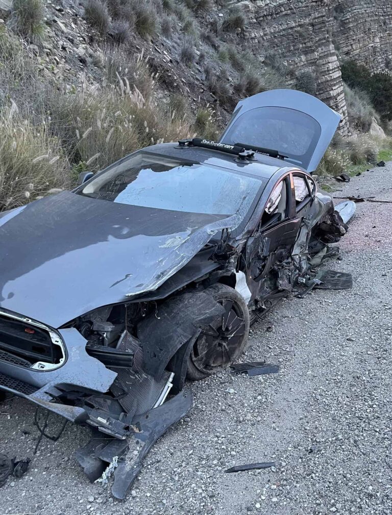 Image choc de la Tesla Model S de la star Clark Gregg après son accident