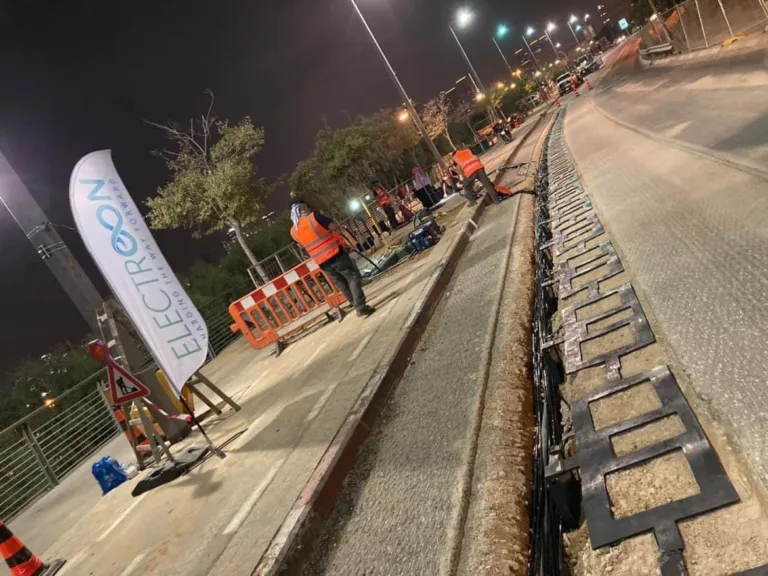Photo saisissante d’une route transformée pour l’électrique