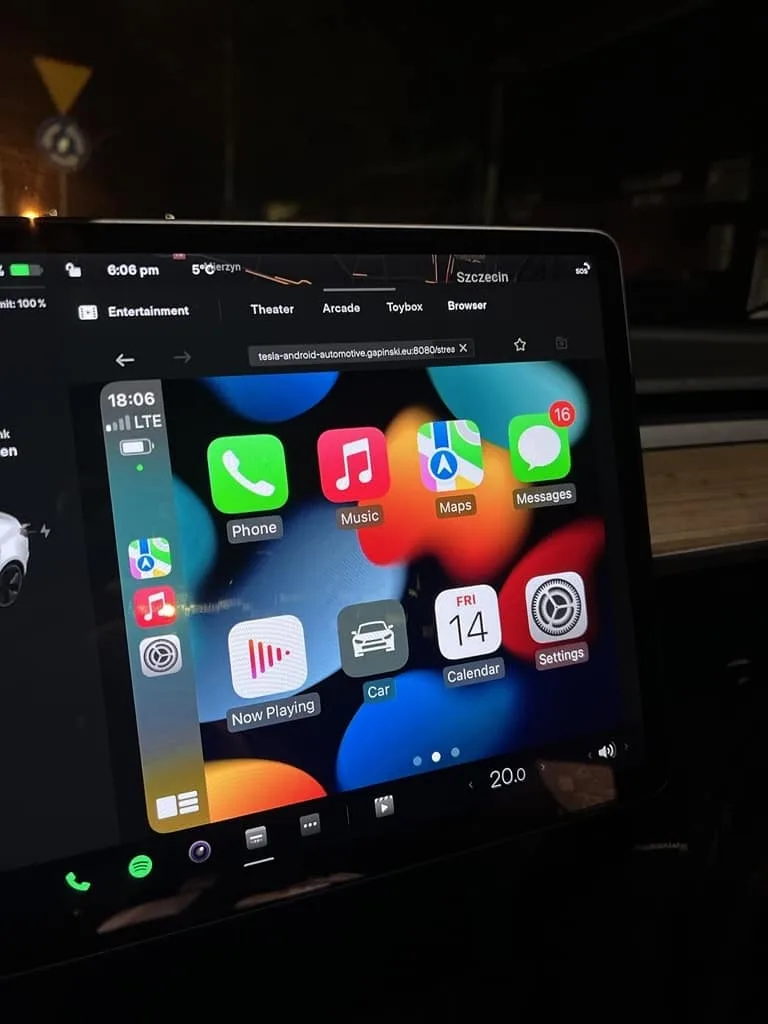 Un utilisateur hack sa Model 3 pour installer Carplay !