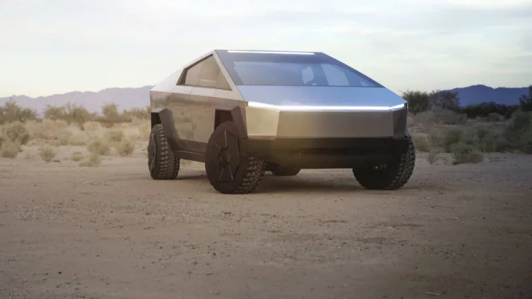 Le Cybertruck de Tesla a été aperçu en train d&rsquo;être déchargé à la Gigafactory au Texas