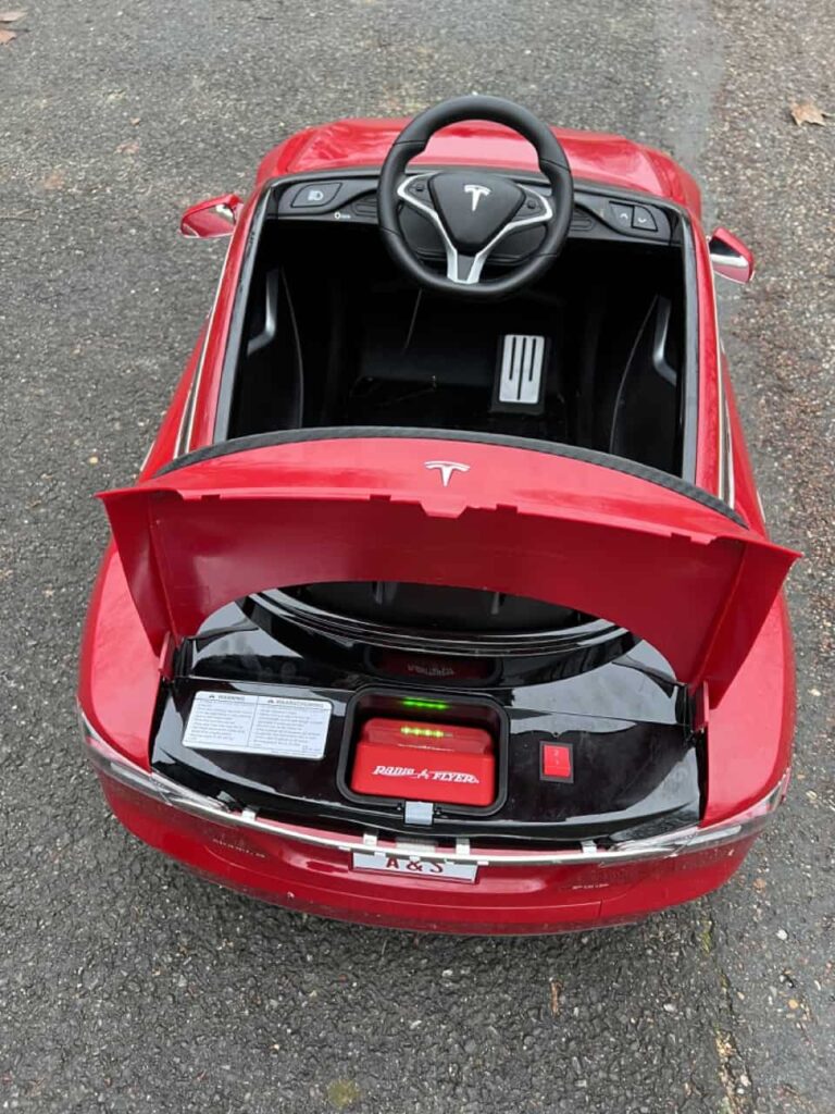 Tesla Model S pour enfants : le cadeau idéal