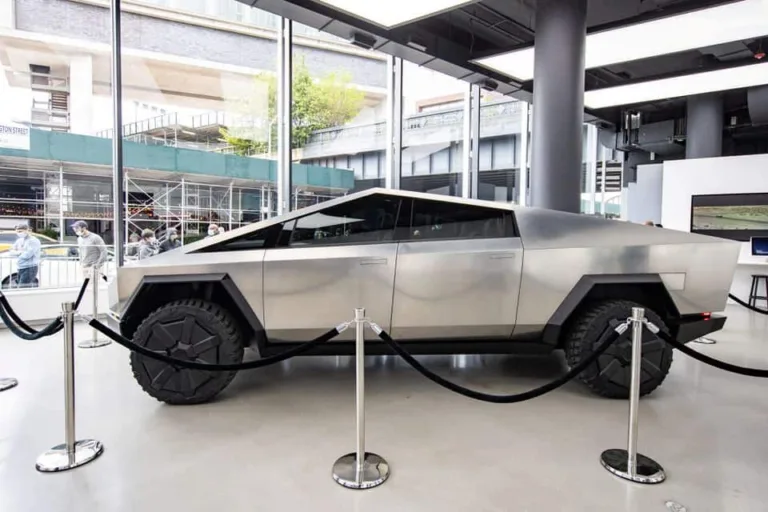 Tesla repousse la production initiale du Cybertruck à début 2023