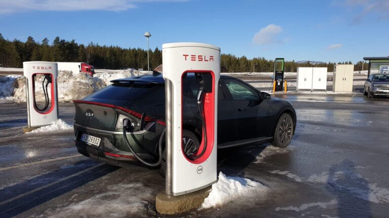 Des difficultés en Europe pour recharger les non-Tesla via les Superchargers