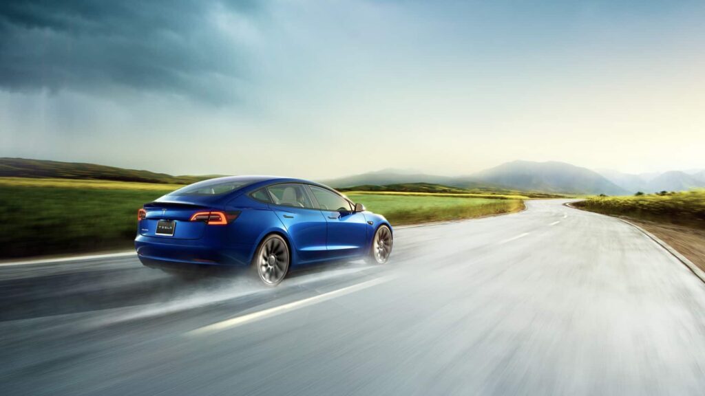 2022-tesla-model-3_100827326_h