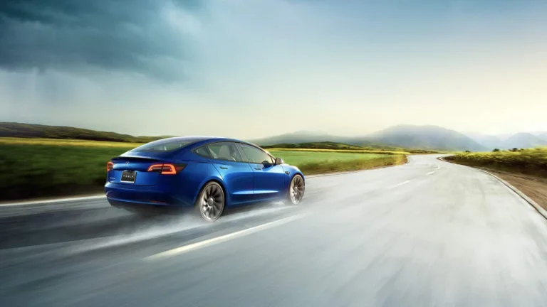 2022-tesla-model-3_100827326_h