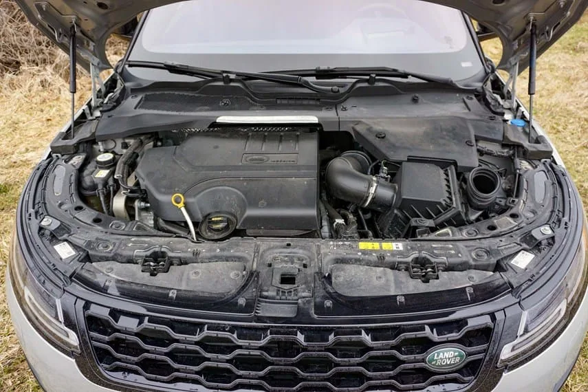 Photo du moteur d'un véhicule thermique