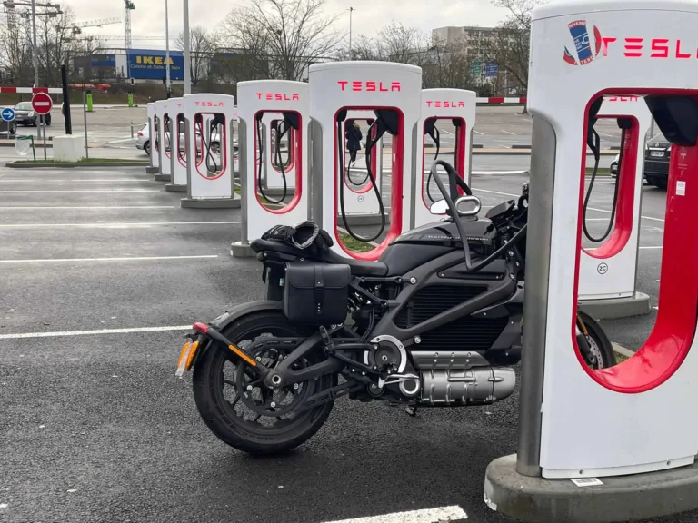 « Ça marche », une photo improbable d’une Livewire au Supercharger