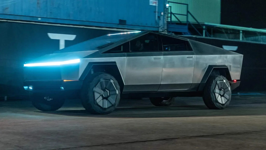 Photo d'un CyberTruck Tesla, vue latérale