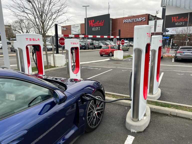 Porsche Taycan : se recharger aux Superchargers