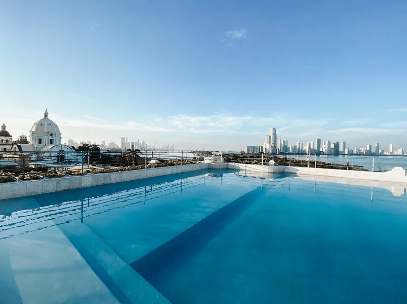 Vue de la piscine du Charleston Santa Teresa