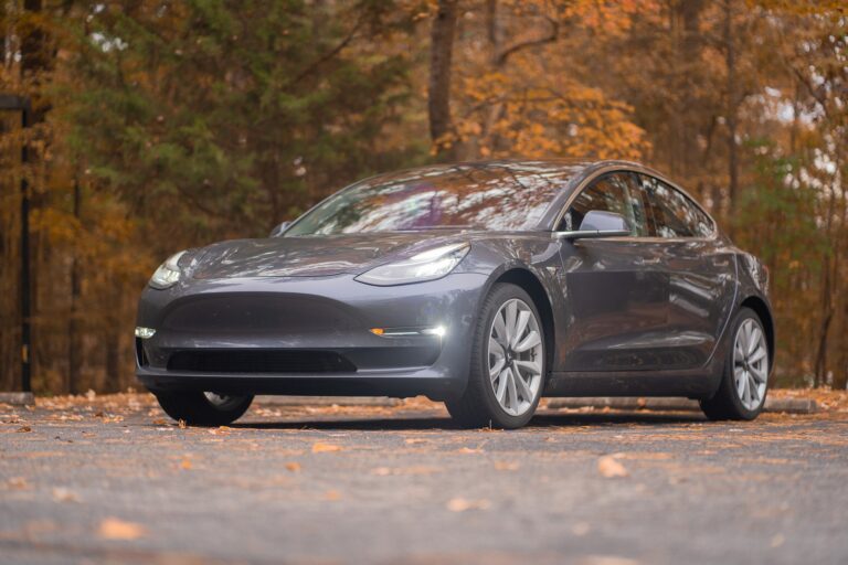 Tesla Model 3 2024 en France : Tarification à Partir de 42 990€ Sans Bonus Écologique