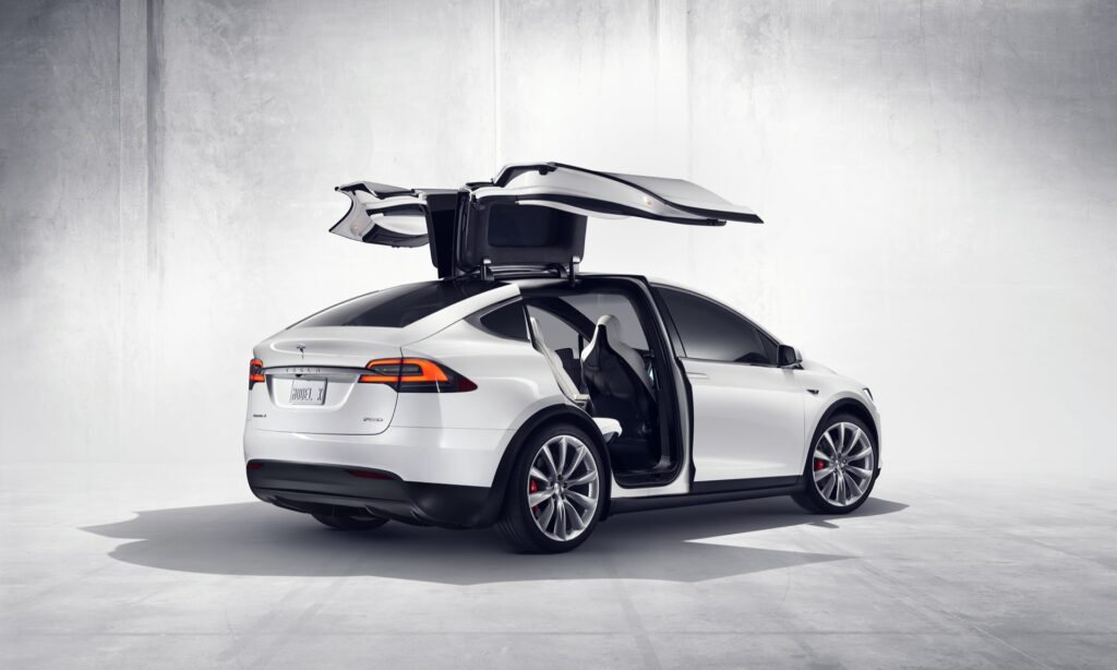 Tesla Model X, portes arrières ouvertes
