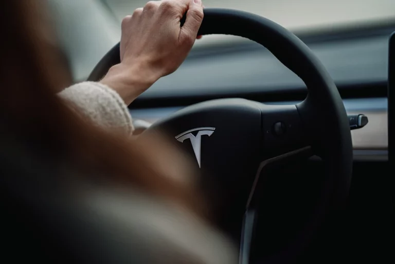 Comment l’assurance Tesla se démarque aux Etats-unis ?