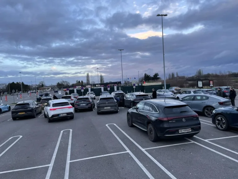 Image choc d&rsquo;une queue de 5 heures sur autoroute