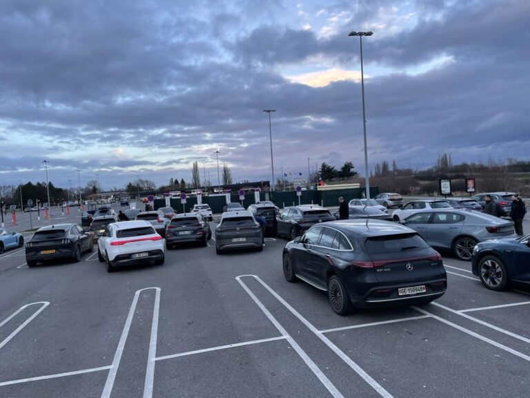 Image choc d’une queue de 5 heures sur autoroute
