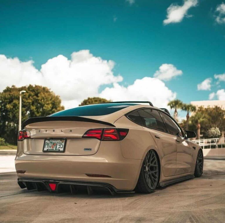 Tesla Model 3: De nouveaux phares cartonnent aux US