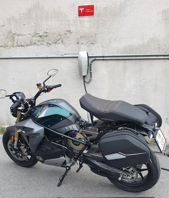 Les bornes de recharge c&rsquo;est aussi pour les motos