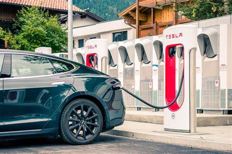 VIDEO – Ils achètent la Tesla aux Superchargers