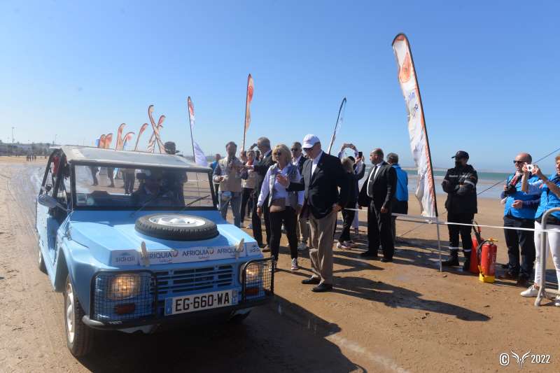 Rallye Aïcha des Gazelles du Maroc 2022 : haie d'honneur et personnalités rendent hommage aux concurrentes