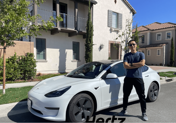 “J’ai loué une Tesla Model 3 chez Hertz!”, l’expérience d’un client