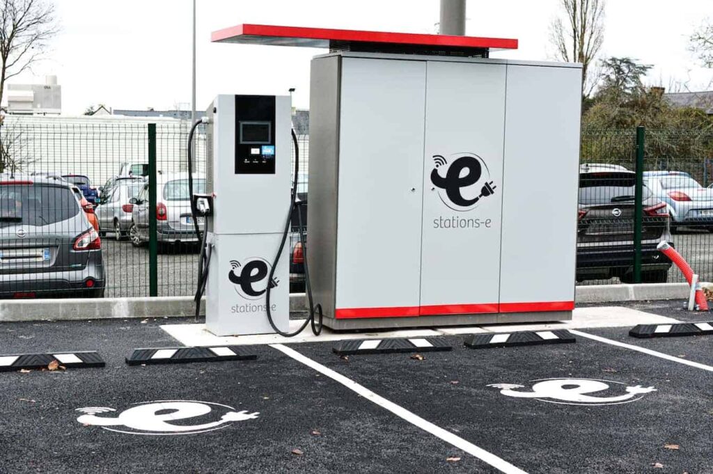 e-stations charging station
