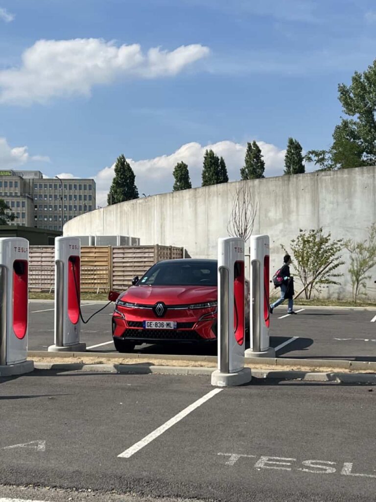 Superchargers: “J’ai payé 8,34€ pour 13 Kwh” avec ma Renault Megane E-tech, un utilisateur témoigne