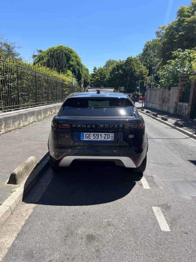 vue arrière du Range Rover P400e