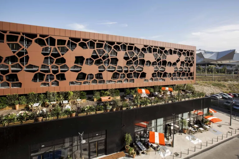 Une escapade électrique au Mob Hôtel – Lyon