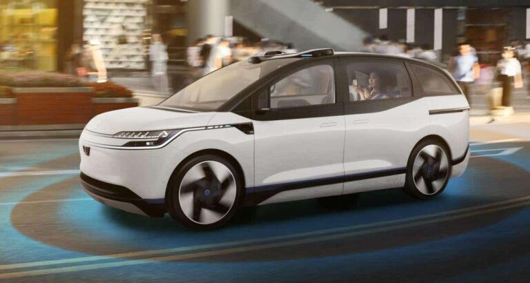 Baidu dévoile son premier taxi autonome pour concurrencer Tesla