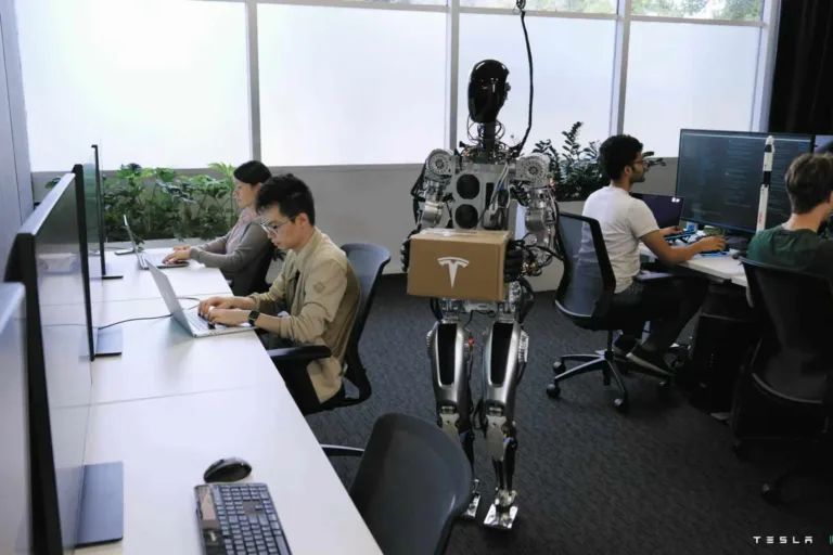 «100 000 robots Optimus seront produits l&rsquo;année prochaine», affirme Elon Musk lors d&rsquo;une interview