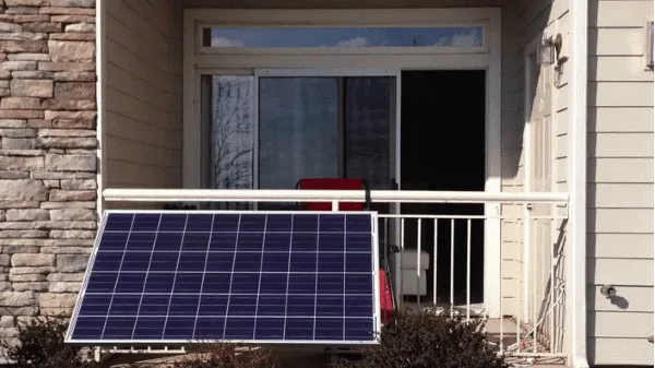 Balcon équipé de panneaux solaires