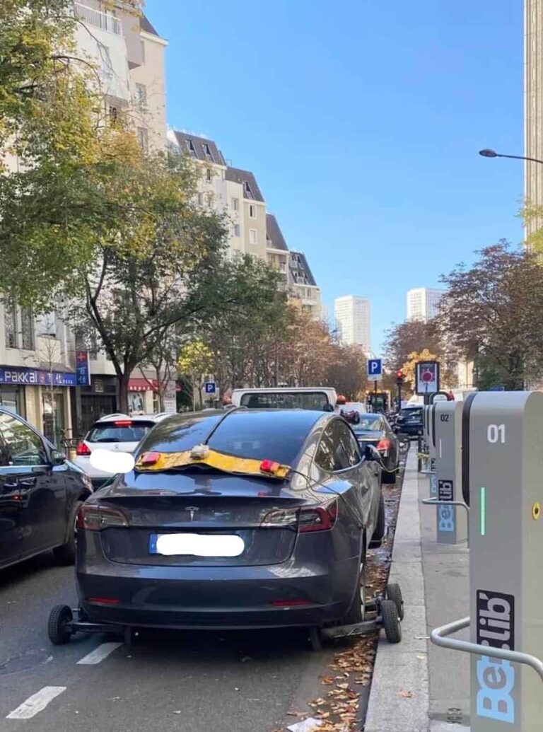 Une voiture électrique à la fourrière car non branchée!