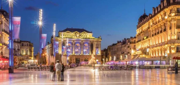 Montpellier by night (borne de recharge)