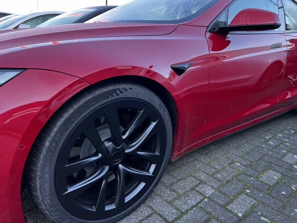 Tesla Model S Plaid aux Pays-Bas (vue latérale)