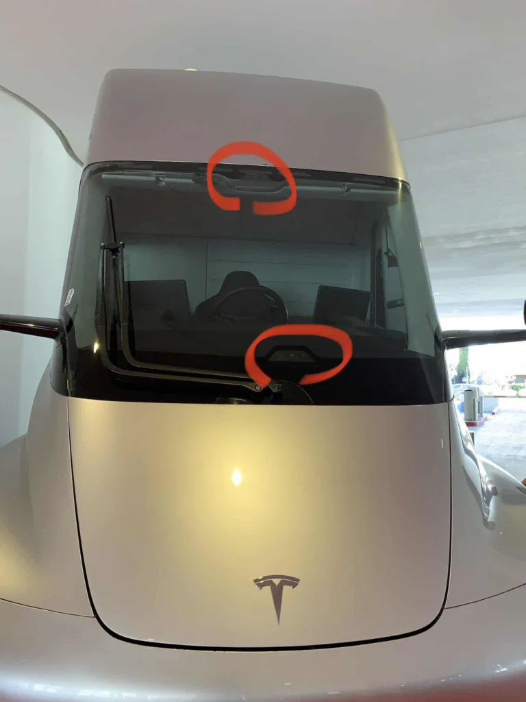 Photo du Tesla Semi avec les nouvelles caméras observées. // Crédits photos: Ray4Tesla