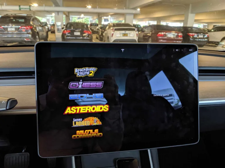 Quelle est la meilleure manette de jeu pour votre Tesla ?