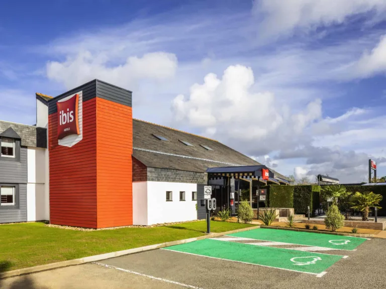 Hôtel avec borne de recharge sur Saint-Nazaire