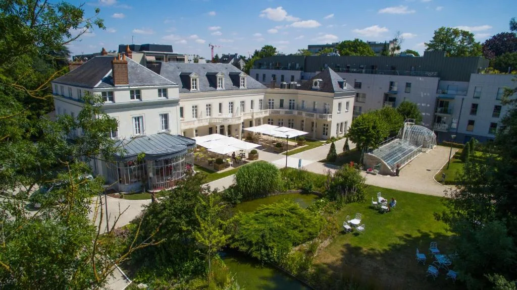 Hôtels avec borne de recharge à Tours