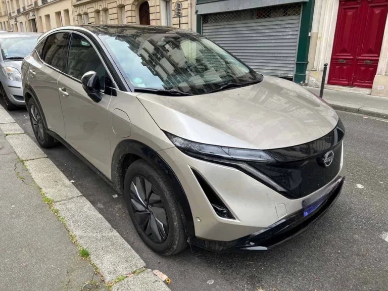 Nissan Ariya : Vu dans les rues de Paris, voici ce que je pense du design intérieur et extérieur