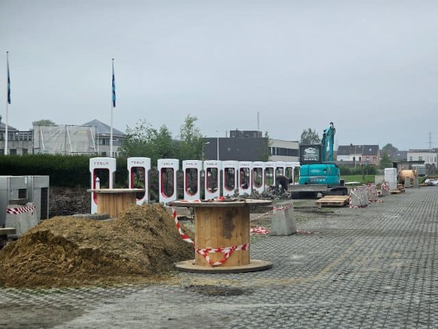 Un Superchargeur à Mons – Un Atout pour les Road-Trips en Tesla