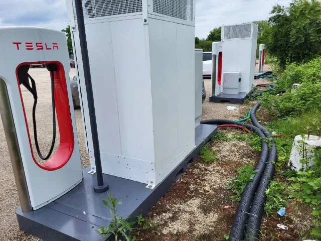 Des superchargeurs provisoires déçoivent certains propriétaires habitués