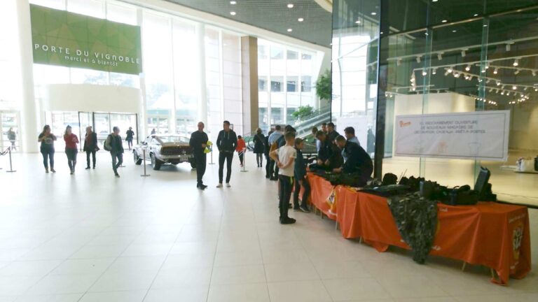 Le centre commercial Pôle Sud en banlieue de Nantes, se dote de 9 000 m² de panneaux photovoltaïques