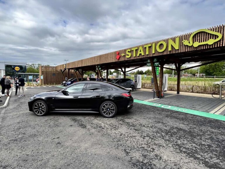 « J’ai Payé 33€ pour Recharger Ma Tesla sur une Borne Lidl » : Le Témoignage d’un Propriétaire