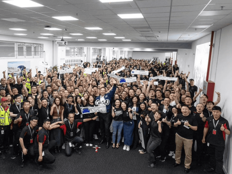 Révélation Imminente: Tesla Prêt à lever le voile sur une Model 3 améliorée en Direct de Shanghaï